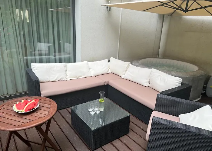 Forest Park Garden Apartment *